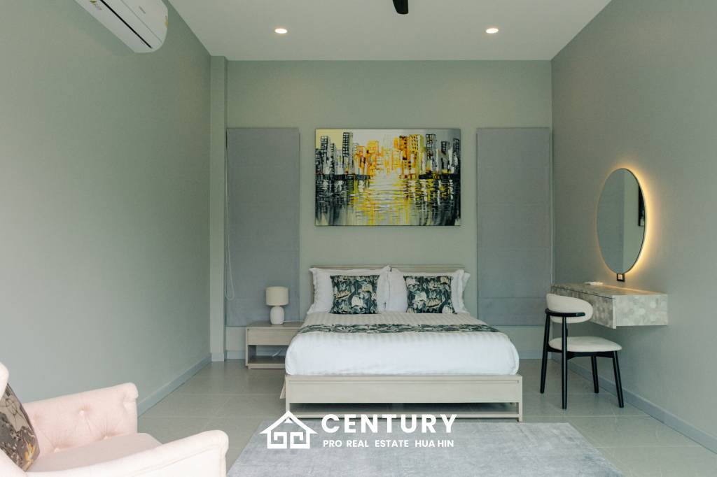 Elegant 5-Bedroom Villa with Pool in Thap Tai