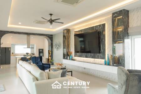 Elegant 5-Bedroom Villa with Pool in Thap Tai