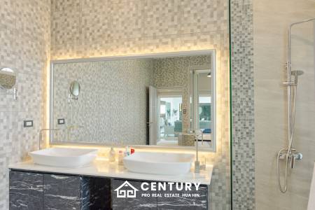 Elegant 5-Bedroom Villa with Pool in Thap Tai