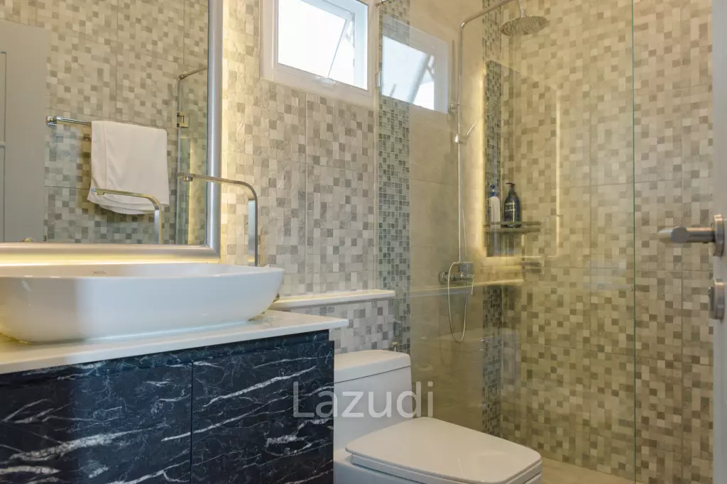 Elegant 5-Bedroom Villa with Pool in Thap Tai