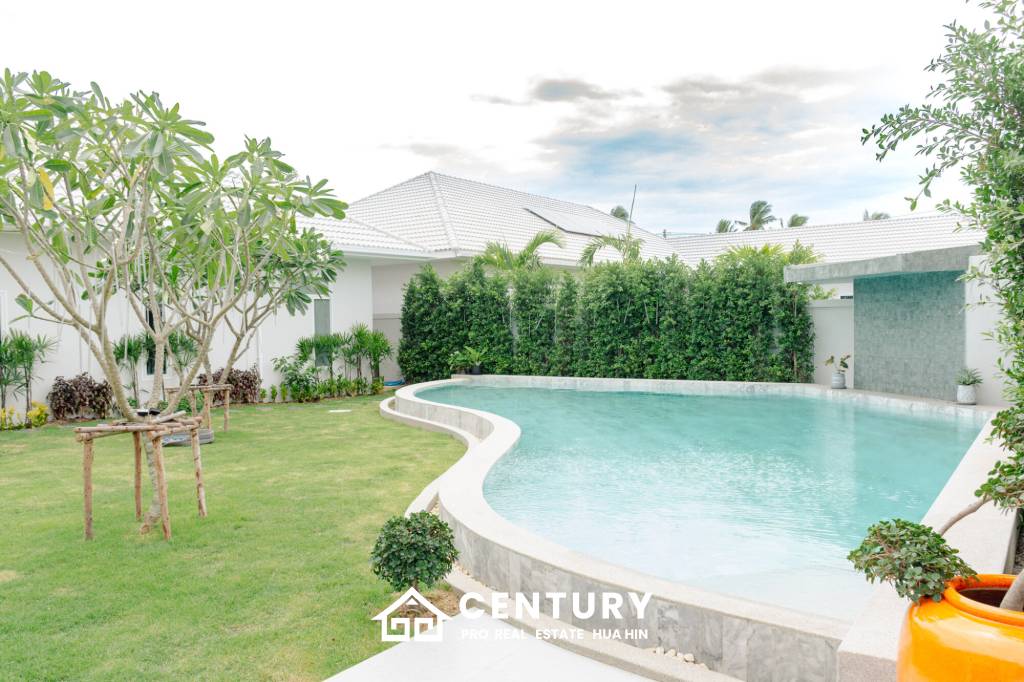 Elegant 5-Bedroom Villa with Pool in Thap Tai