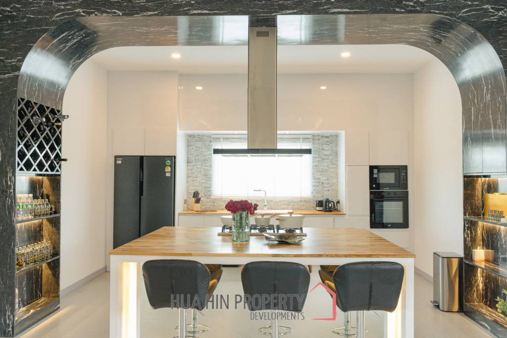 5 Beds 5 Baths 275 SQ.M MeeDee Homes