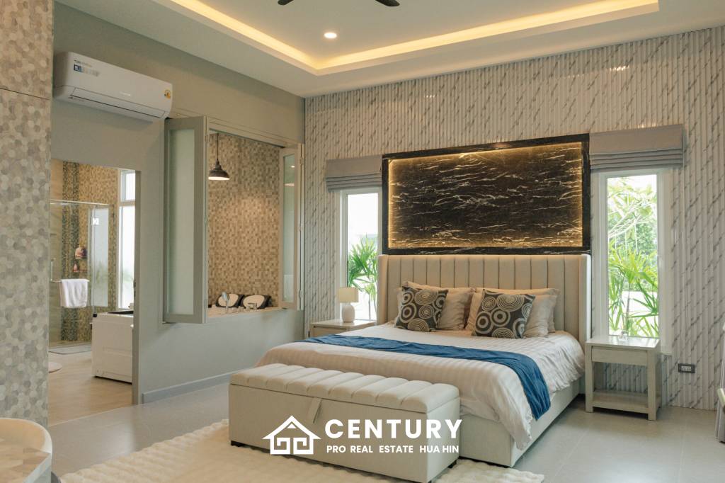 Elegant 5-Bedroom Villa with Pool in Thap Tai