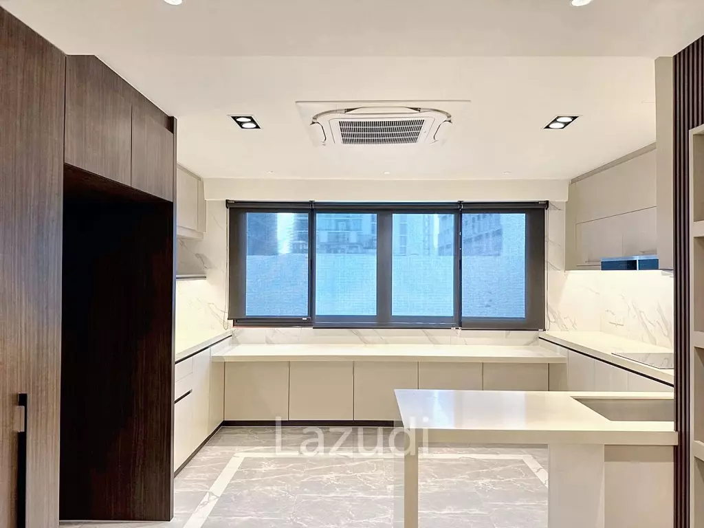 4 Bedroom 3 Bathroom 374 SQ.M Ploenchit Terrace