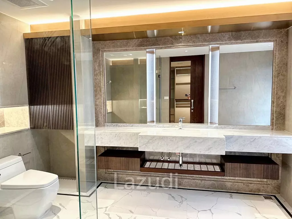 4 Bedroom 3 Bathroom 374 SQ.M Ploenchit Terrace