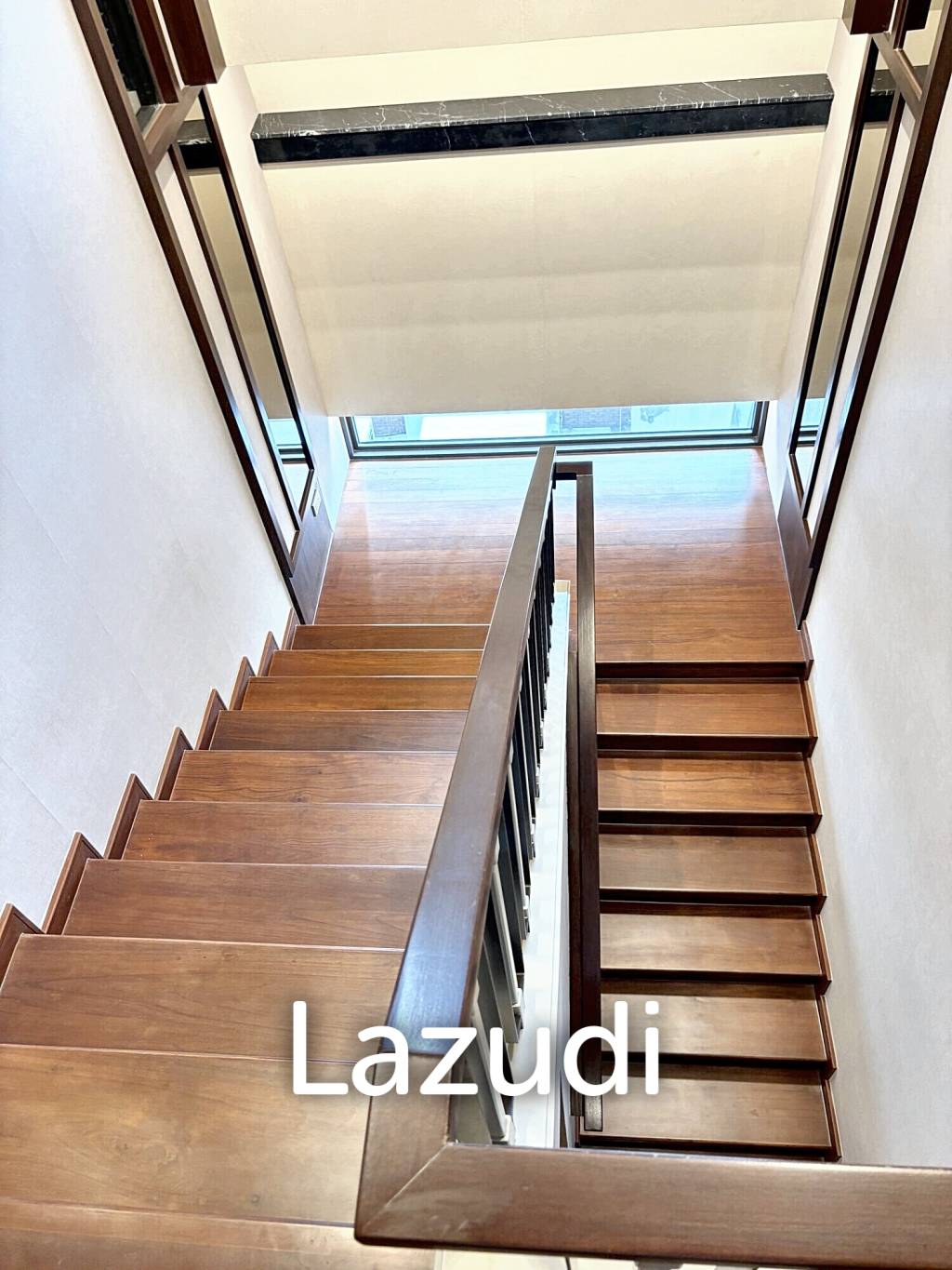 4 Bedroom 3 Bathroom 374 SQ.M Ploenchit Terrace