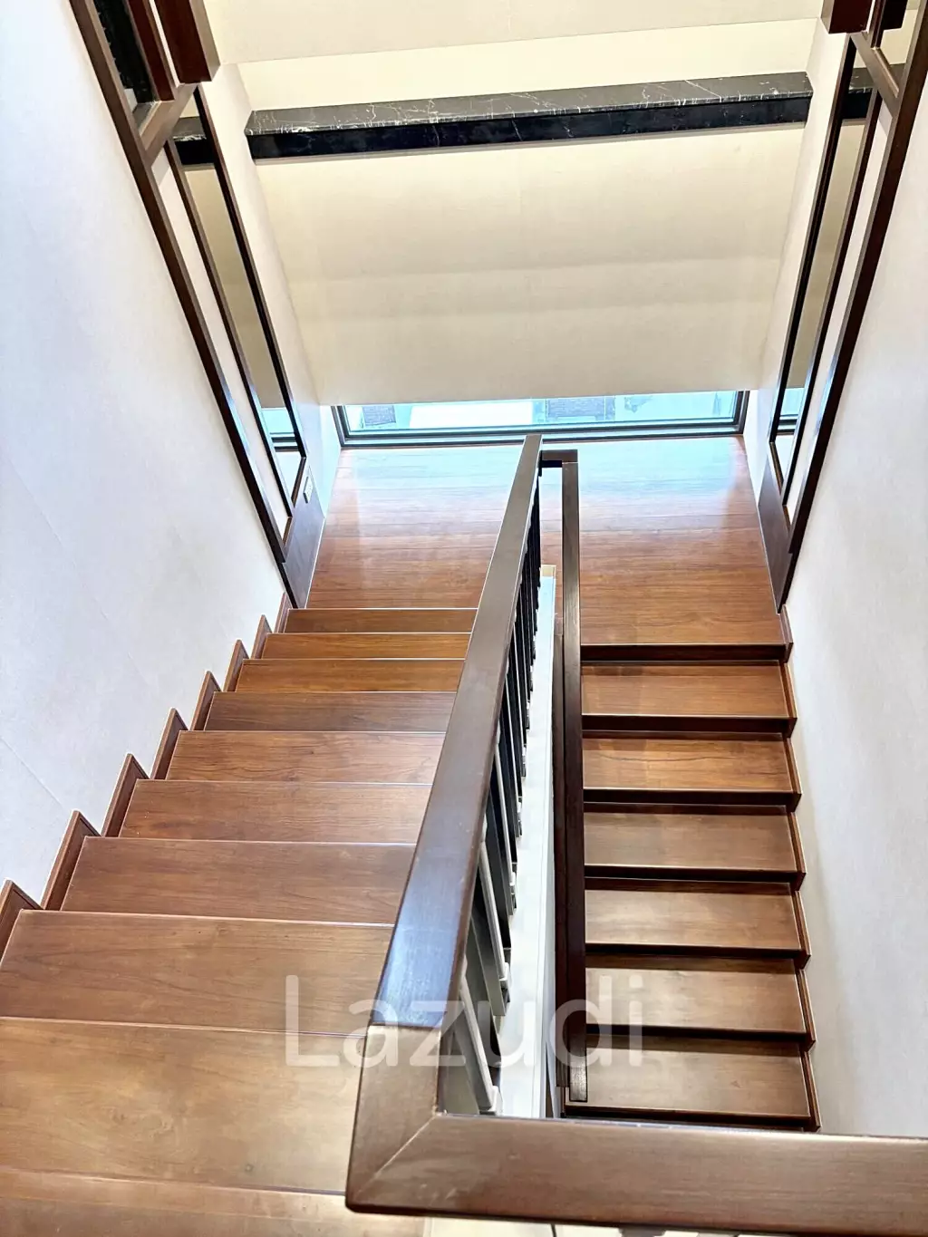 4 Bedroom 3 Bathroom 374 SQ.M Ploenchit Terrace