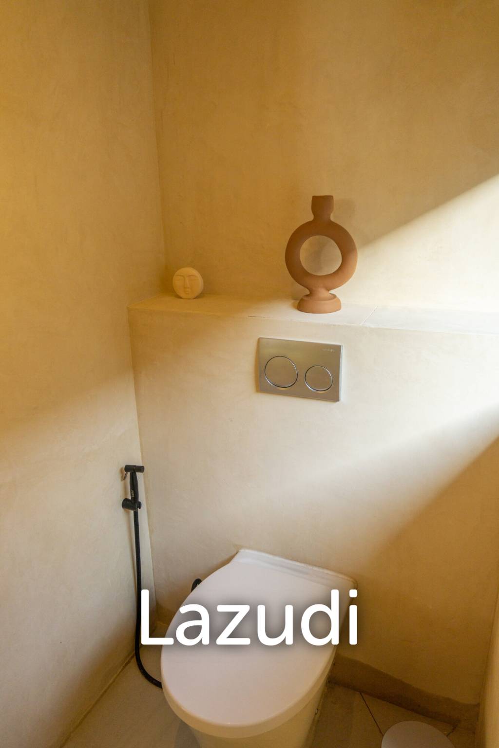 Stunning One Bedroom steps away from Nyang-Nyang Beach