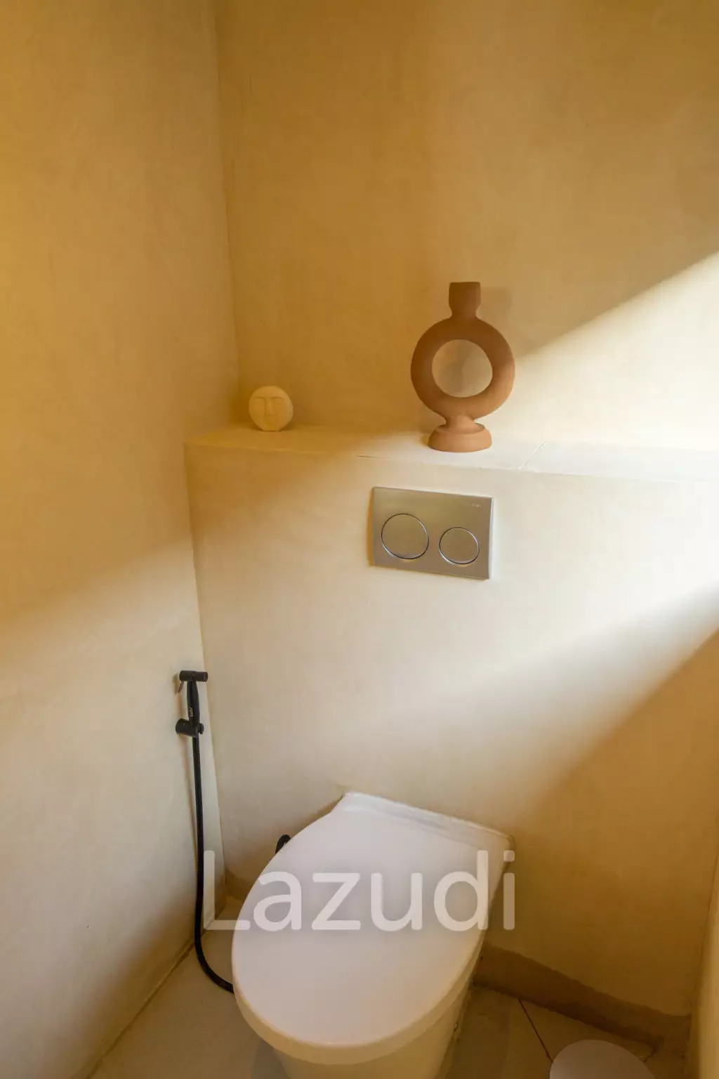 Stunning One Bedroom steps away from Nyang-Nyang Beach