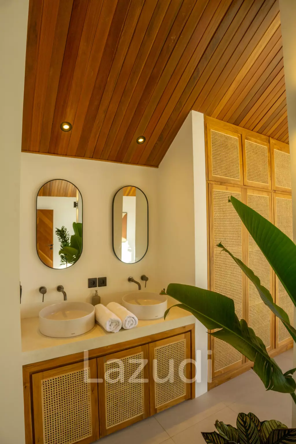 Stunning One Bedroom steps away from Nyang-Nyang Beach