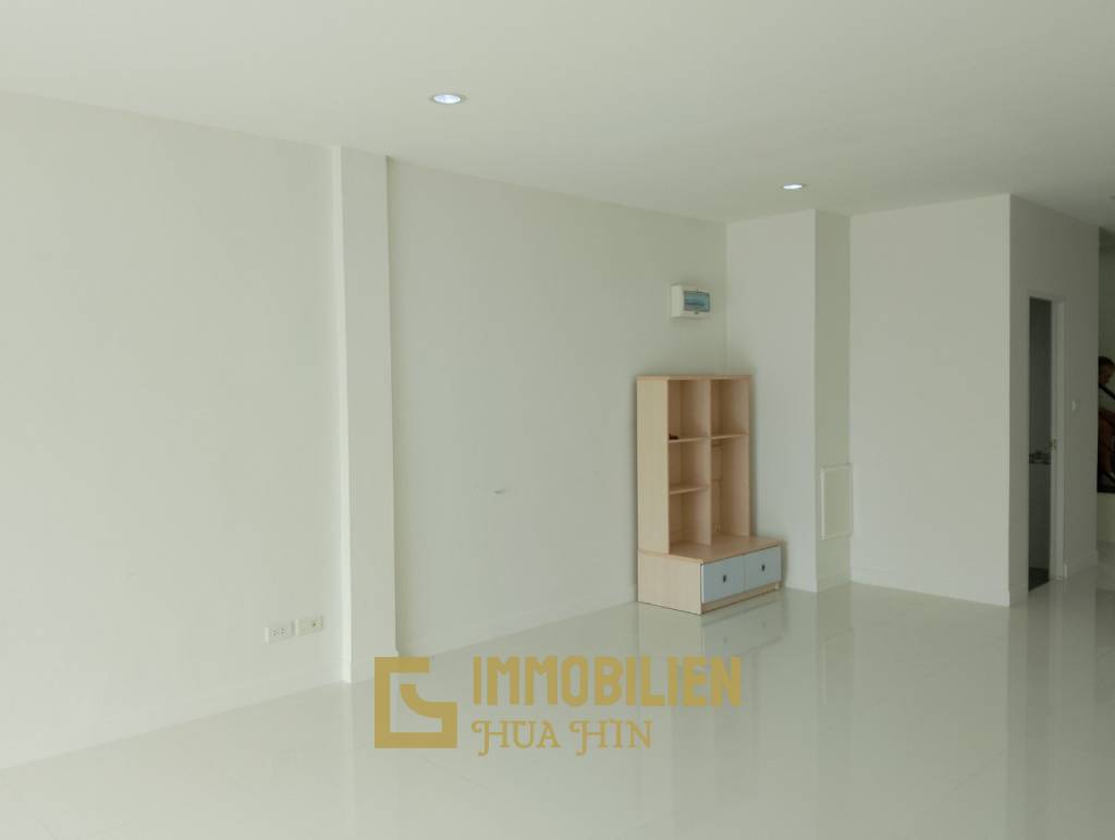 Great Location 2 bed Townhouse on Soi 102