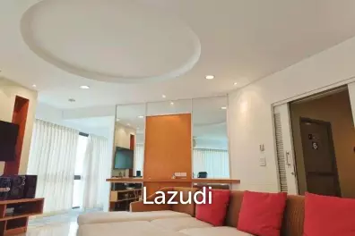 Palm Pavillion: Beachfront Sea Views Condo