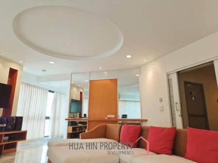 Palm Pavillion: Beachfront Sea Views Condo