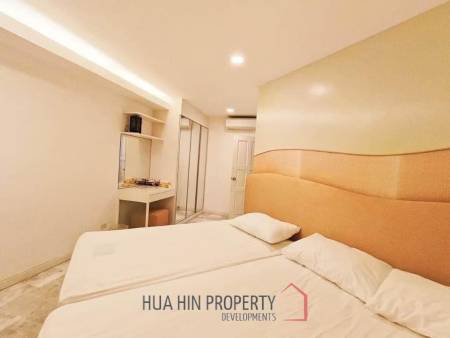 Palm Pavillion: Beachfront Sea Views Condo