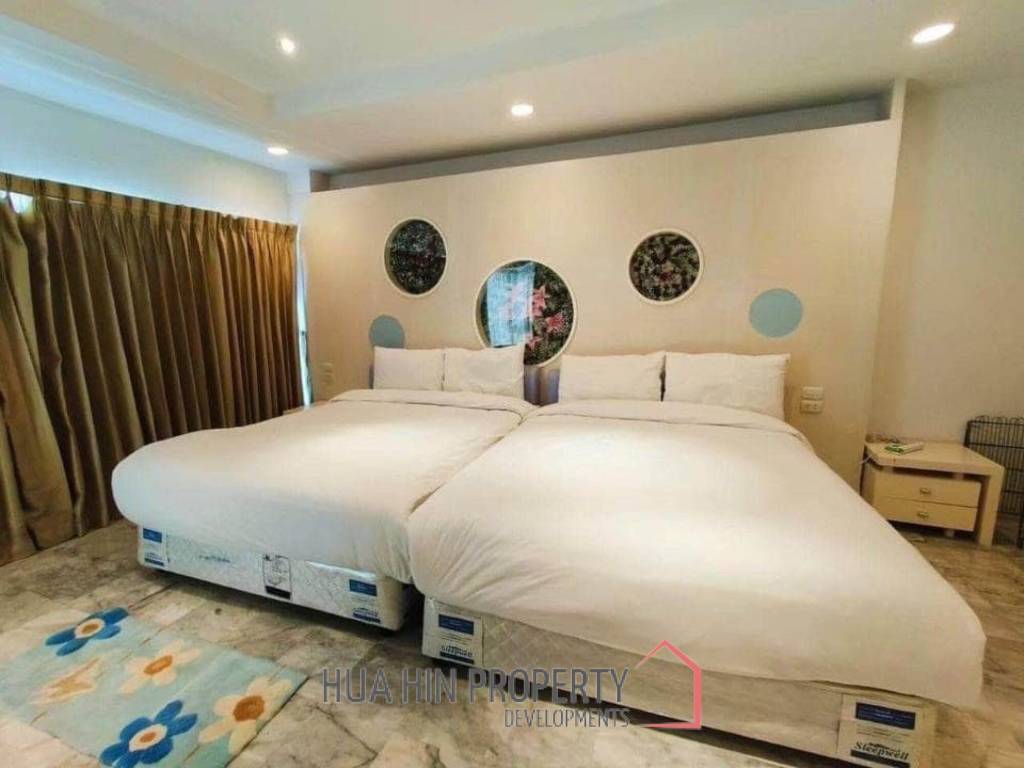 Palm Pavillion: Beachfront Sea Views Condo