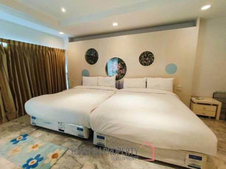Palm Pavillion: Beachfront Sea Views Condo