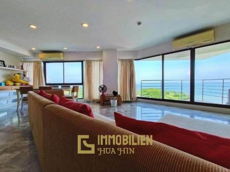 Palm Pavillion: Beachfront Sea Views Condo