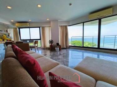 Palm Pavillion: Beachfront Sea Views Condo