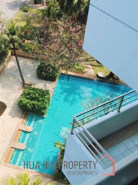 Palm Pavillion: Beachfront Sea Views Condo