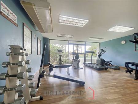 Palm Pavillion: Beachfront Sea Views Condo