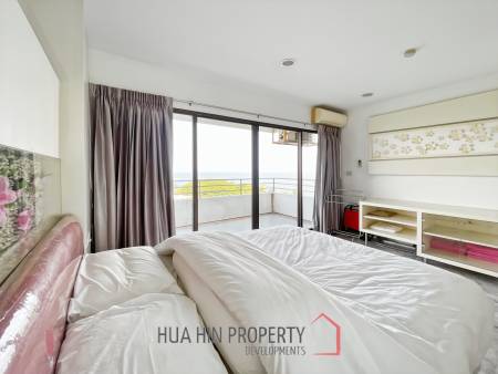 Palm Pavillion: Beachfront Sea Views Condo
