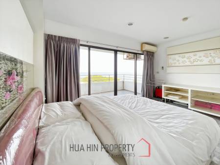 Palm Pavillion: Beachfront Sea Views Condo