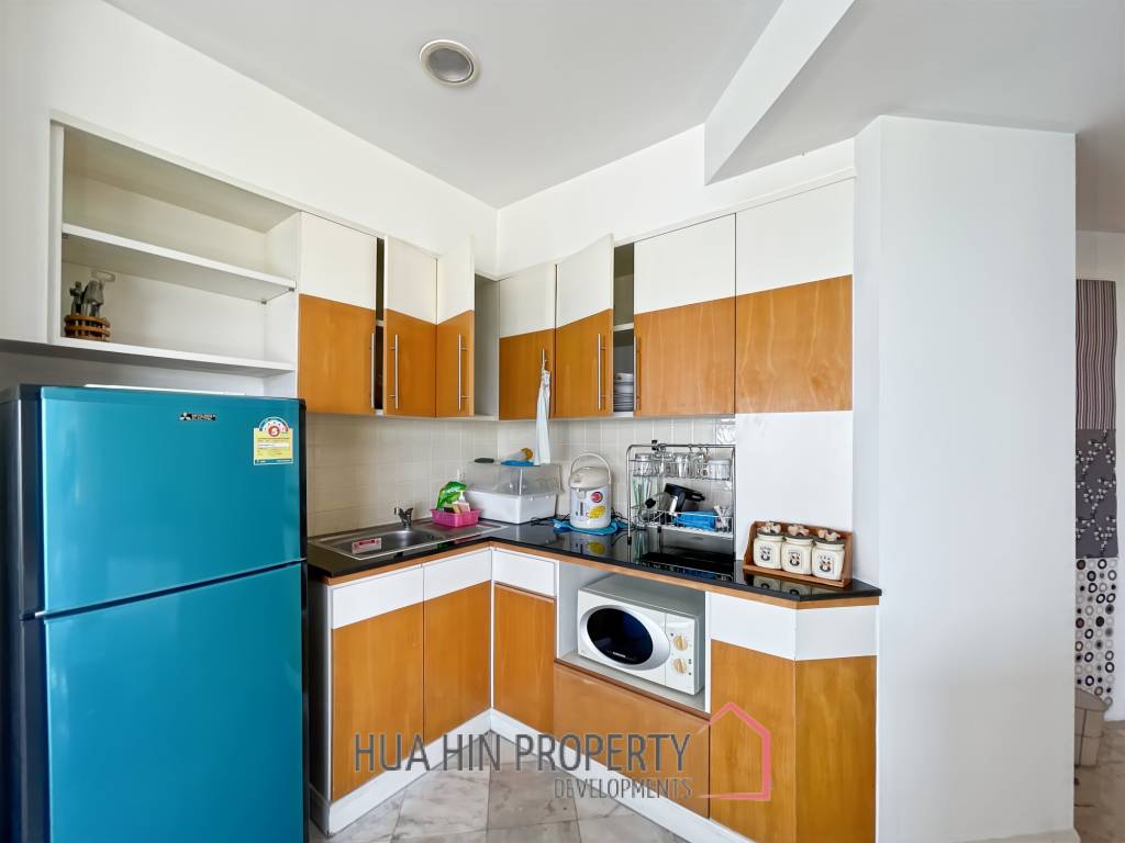 Palm Pavillion: Beachfront Sea Views Condo
