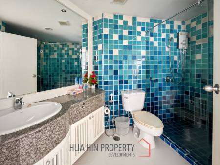 Palm Pavillion: Beachfront Sea Views Condo