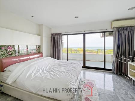 Palm Pavillion: Beachfront Sea Views Condo