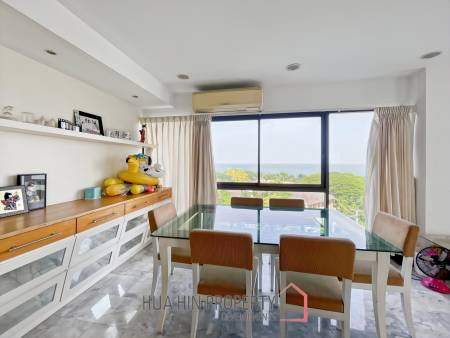 Palm Pavillion: Beachfront Sea Views Condo