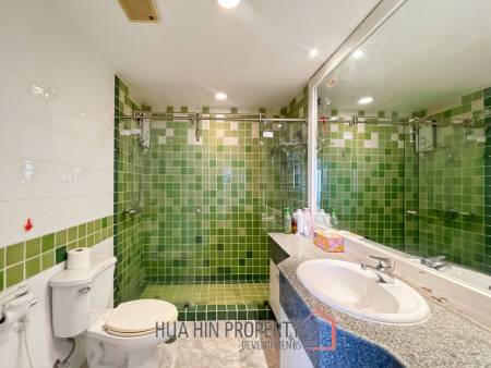 Palm Pavillion: Beachfront Sea Views Condo