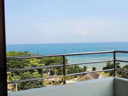 Palm Pavillion: Beachfront Sea Views Condo