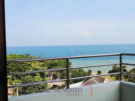 Palm Pavillion: Beachfront Sea Views Condo