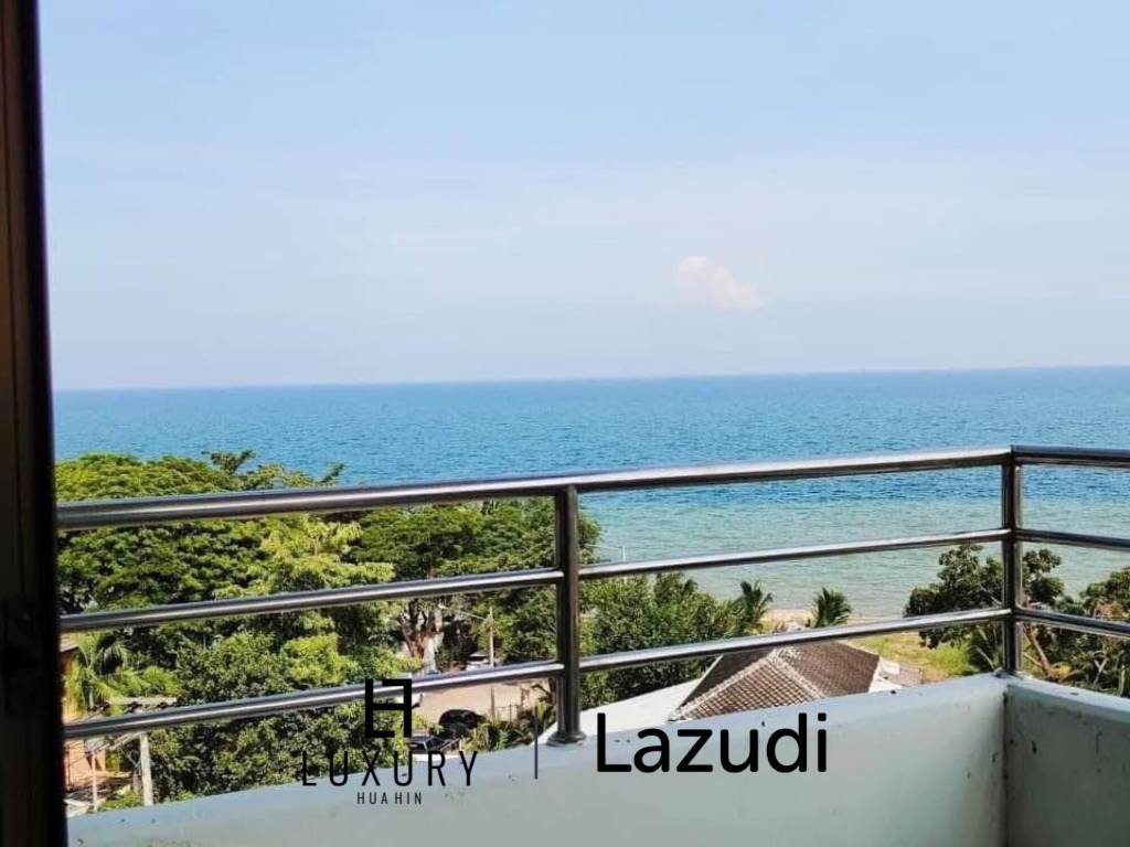 Palm Pavillion: Beachfront Sea Views Condo