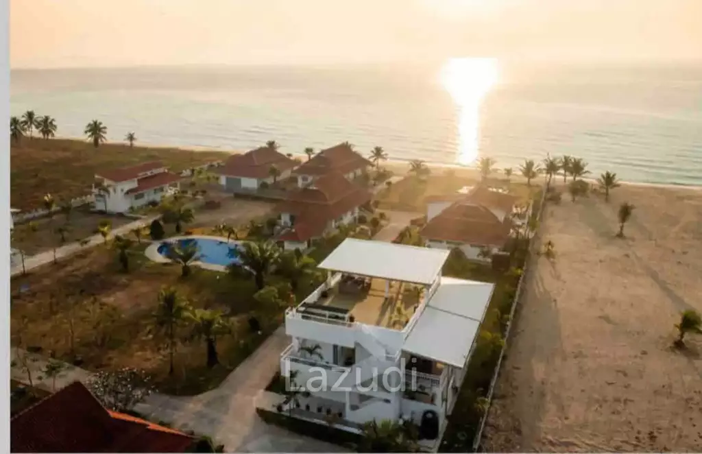 Luxurious 6 Bed Beachfront Villa in Huay Yang