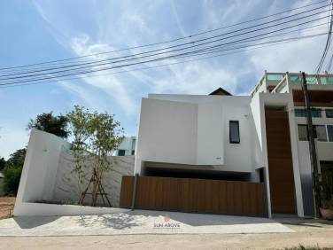 Brand New 3-Bedroom Villa For Sale In Soi Saiyuan, Rawai