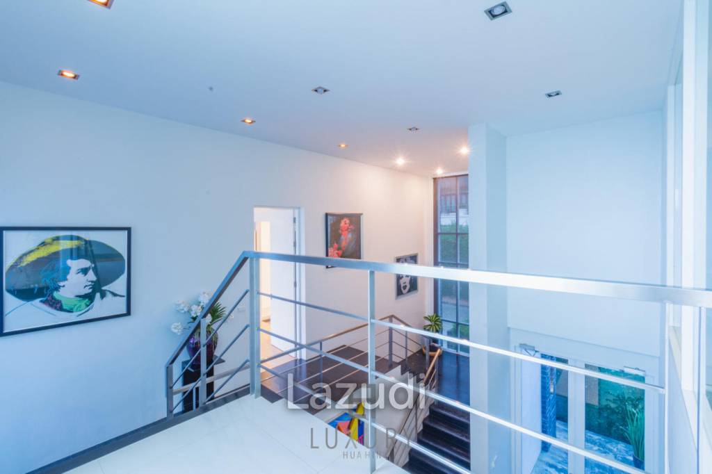 Luxury 3 Bedroom Villa with Nice Sea View!