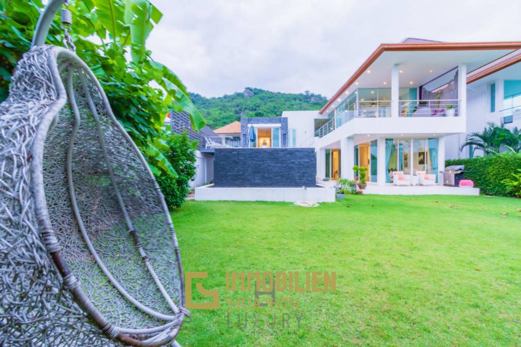 Luxury 3 Bedroom Villa with Nice Sea View!