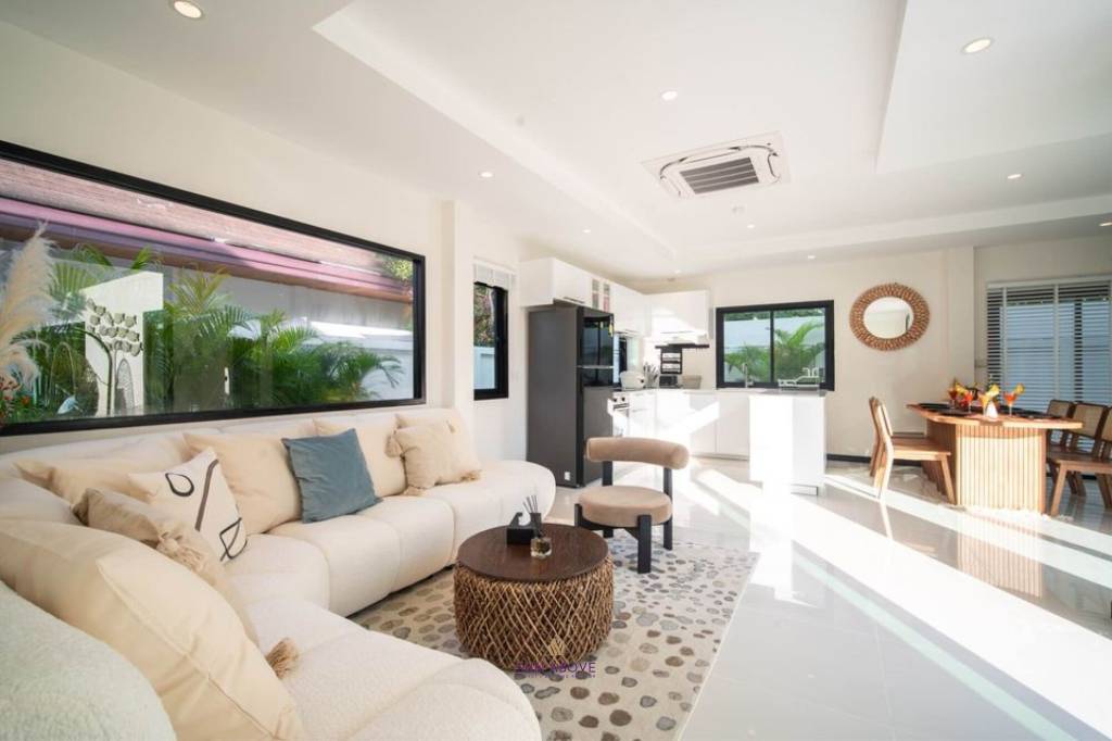 Luxurious 4-Bedroom Pool Villa for Sale in Soi Saiyuan, Rawai