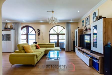 Large mansion with guest house and restaurant in Cha am city