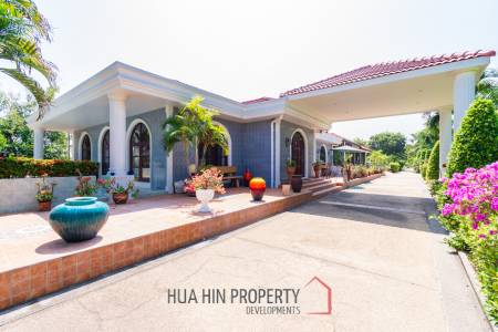 Large mansion with guest house and restaurant in Cha am city
