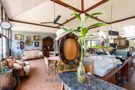 Large mansion with guest house and restaurant in Cha am city