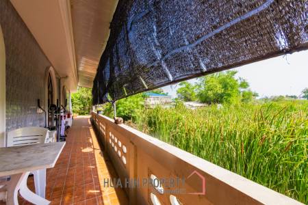 Large mansion with guest house and restaurant in Cha am city