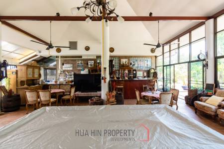 Large mansion with guest house and restaurant in Cha am city