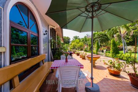 Large mansion with guest house and restaurant in Cha am city