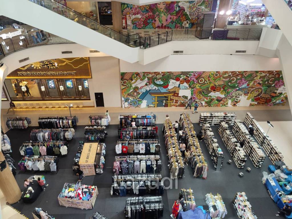 Rare Large Restaurant Space Available: M Floor of Gateway Mall, Ekkamai BTS Entrance!