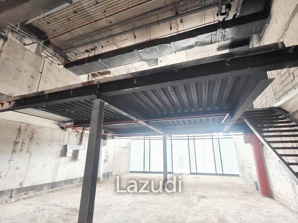Rare Large Restaurant Space Available: M Floor of Gateway Mall, Ekkamai BTS Entrance!