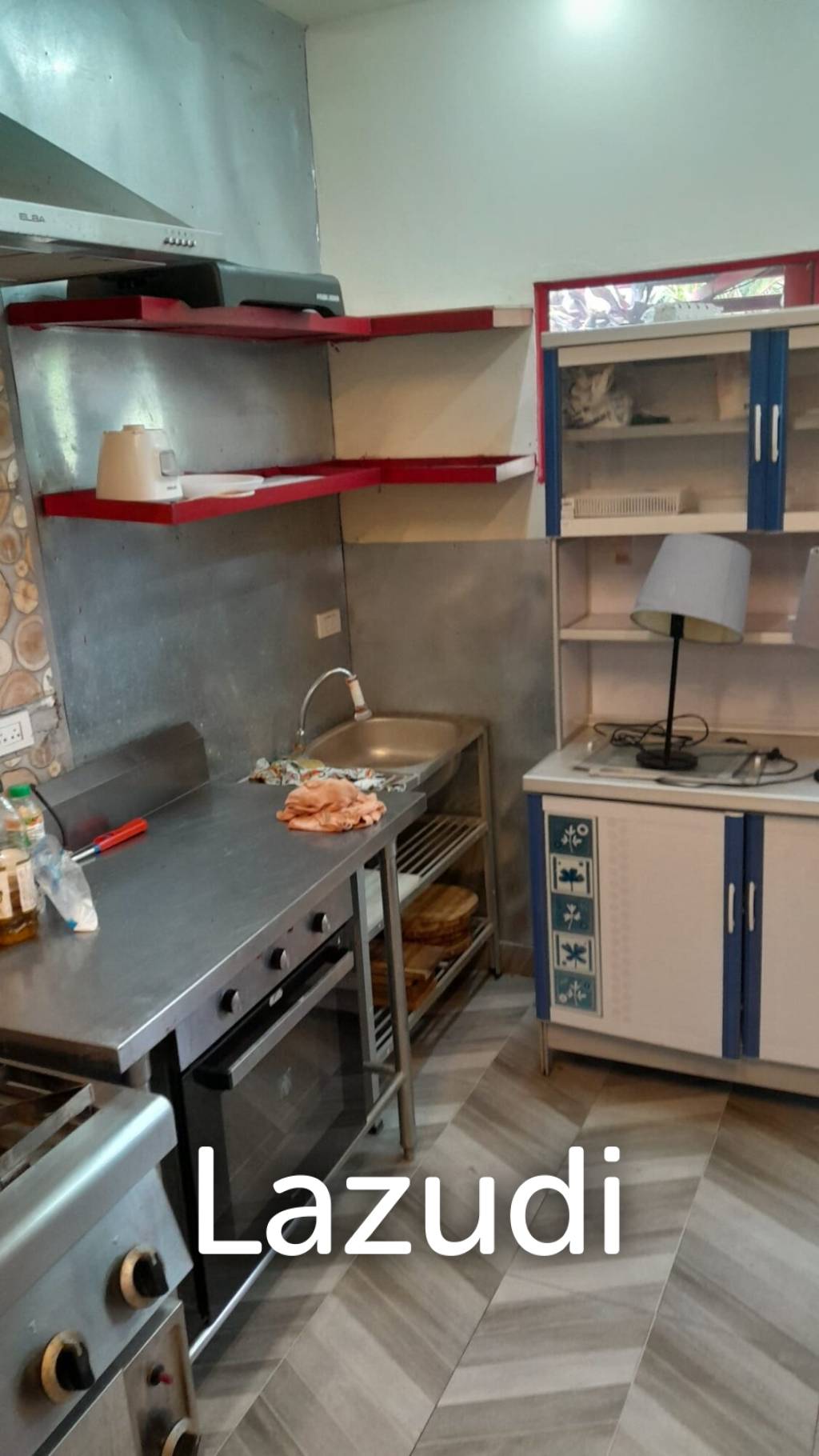 Restaurant with Freehold Land, 600m to the Beach