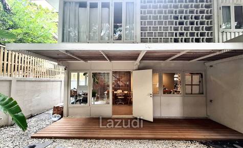 2 Bed 4 Bath 200 SQ.M House in Sukhumvit 41