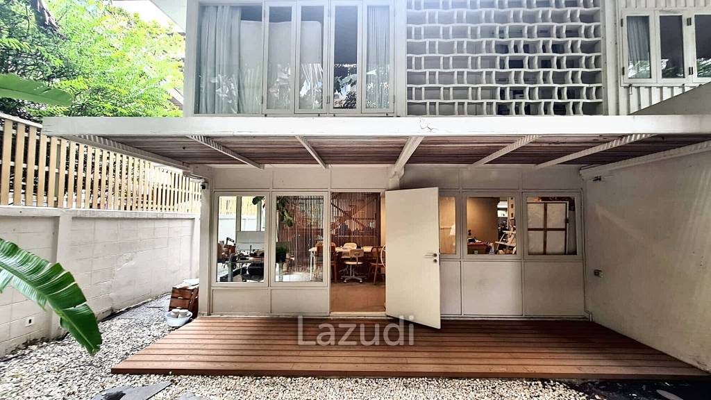 2 Bed 4 Bath 200 SQ.M House in Sukhumvit 41